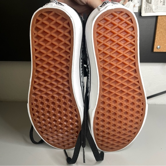 Vans - Picture 5 of 7